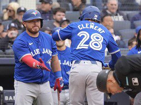 Yusei Kikuchi fort, Ernie Clement frappe un coup de circuit alors que les Jays blanchissent les Yankees brûlants