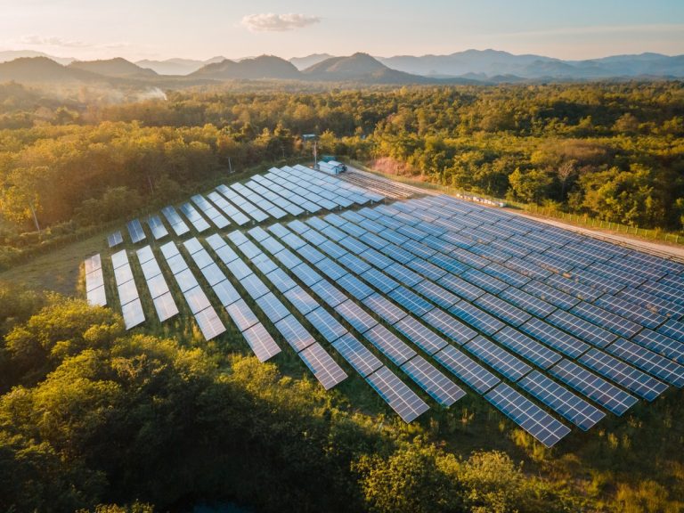 Les technologies solaires productives attirent les investisseurs alors que le financement du secteur solaire hors réseau mondial s’effondre