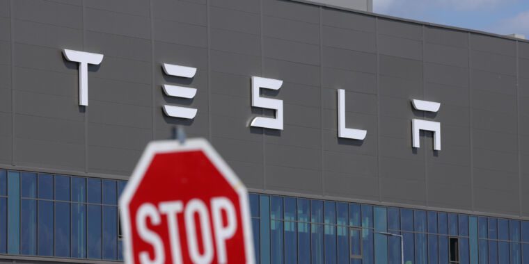 Tesla va licencier tous ceux qui travaillent sur les Superchargeurs et les nouveaux véhicules