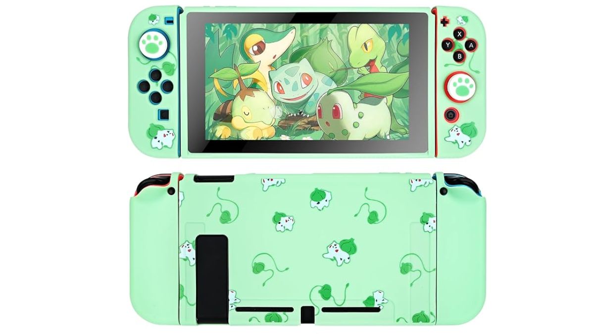 Photo d'une Nintendo Switch recto et verso, dans un boîtier vert avec un motif Bulbasaur