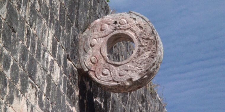 Les Mayas utilisaient des plantes hallucinogènes lors de rituels pour bénir leurs terrains de jeu de balle.