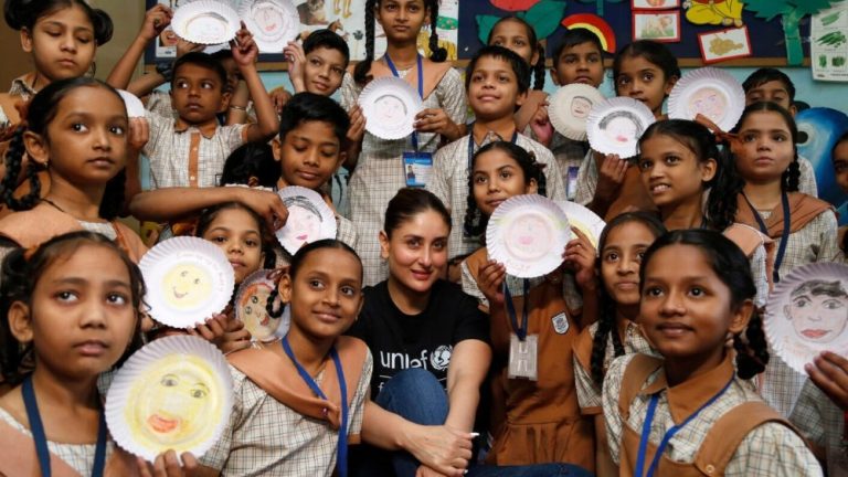 Kareena Kapoor Khan est nommée ambassadrice nationale de l'UNICEF en Inde et met à jour "Singham Again", la suite de "Crew" (EXCLUSIF) Les plus populaires à lire absolument Inscrivez-vous aux newsletters variées Plus de nos marques
	
	
