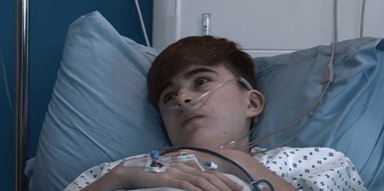 Spoilers de Coronation Street – Les médicaments de Liam Connor s'effondrent après
