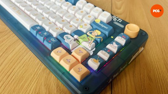 Gros plan sur le côté droit du clavier du Petit Prince ZX75 Sky Encounter 