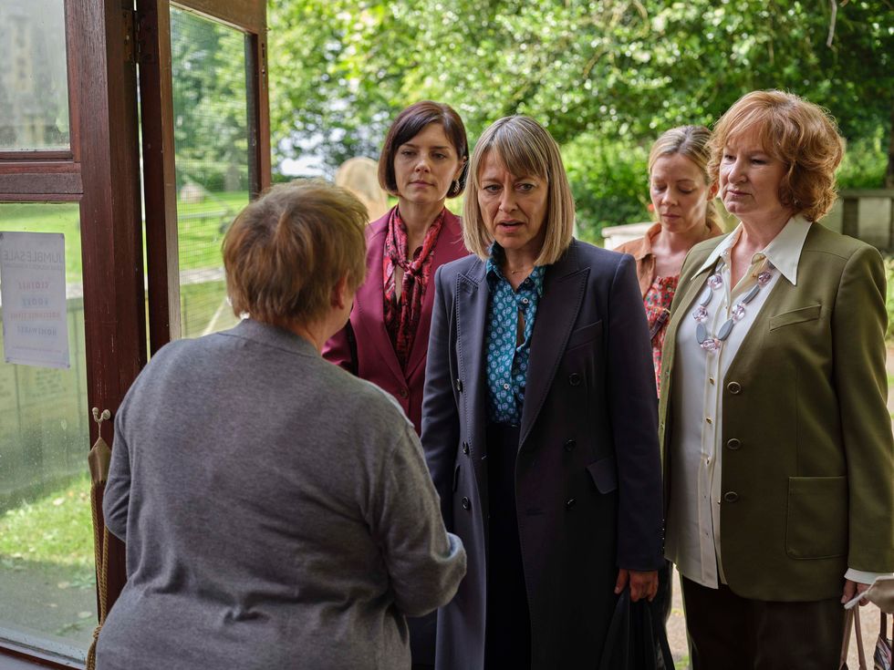 Annabel Scholey, Nicola Walker, Deborah Findlay, la division saison 3