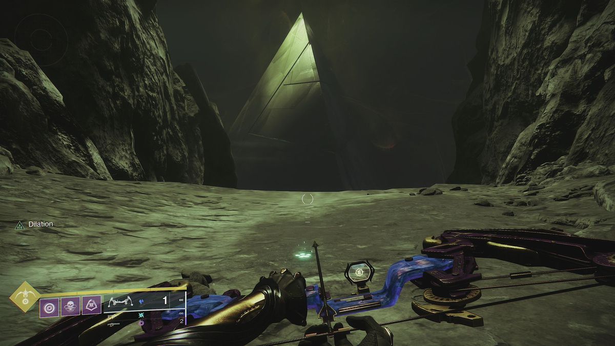 Une empreinte de patte devant le vaisseau Pyramide sur la Lune dans Destiny 2