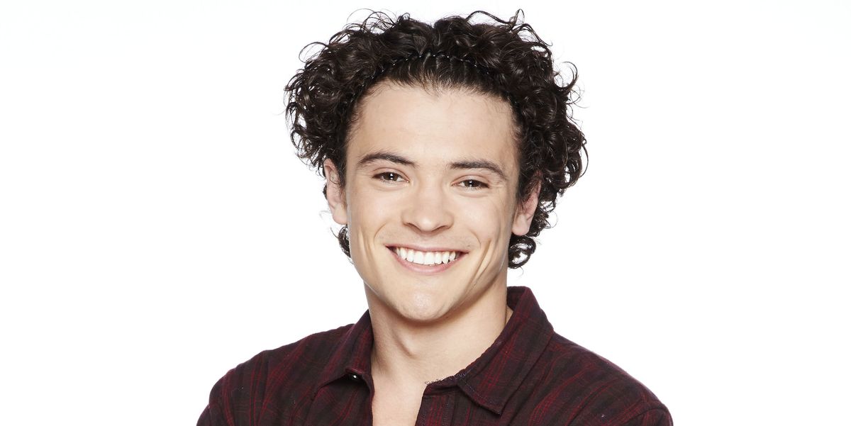 La star d'EastEnders, Jonny Labey, repérée sur le tournage de Hollyoaks
