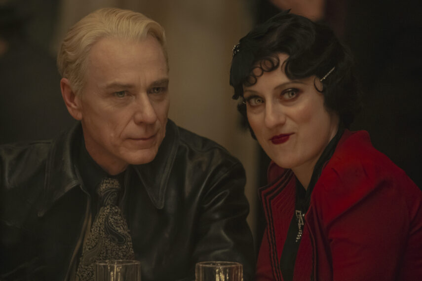 Ben Daniels dans le rôle de Santiago et Suzanne Andrade dans le rôle de Celeste dans la saison 2 de « Entretien avec le vampire »