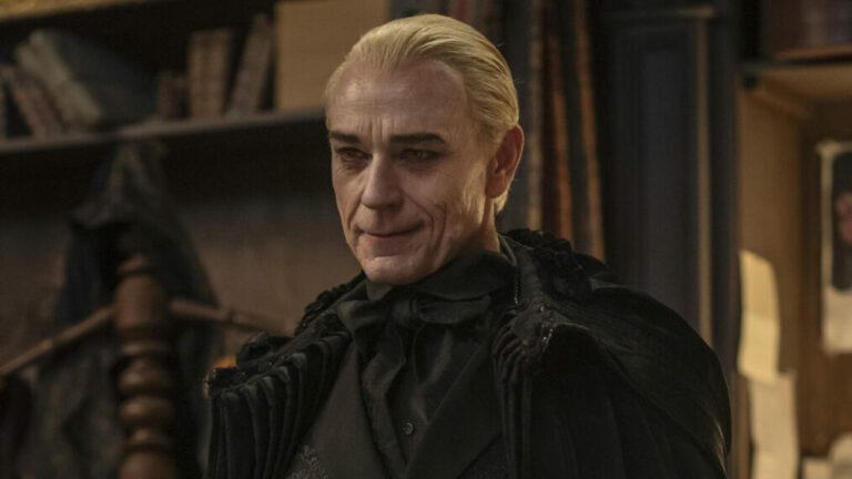 Ben Daniels as Santiago in Interview with the Vampire - Season 2, Episode 3