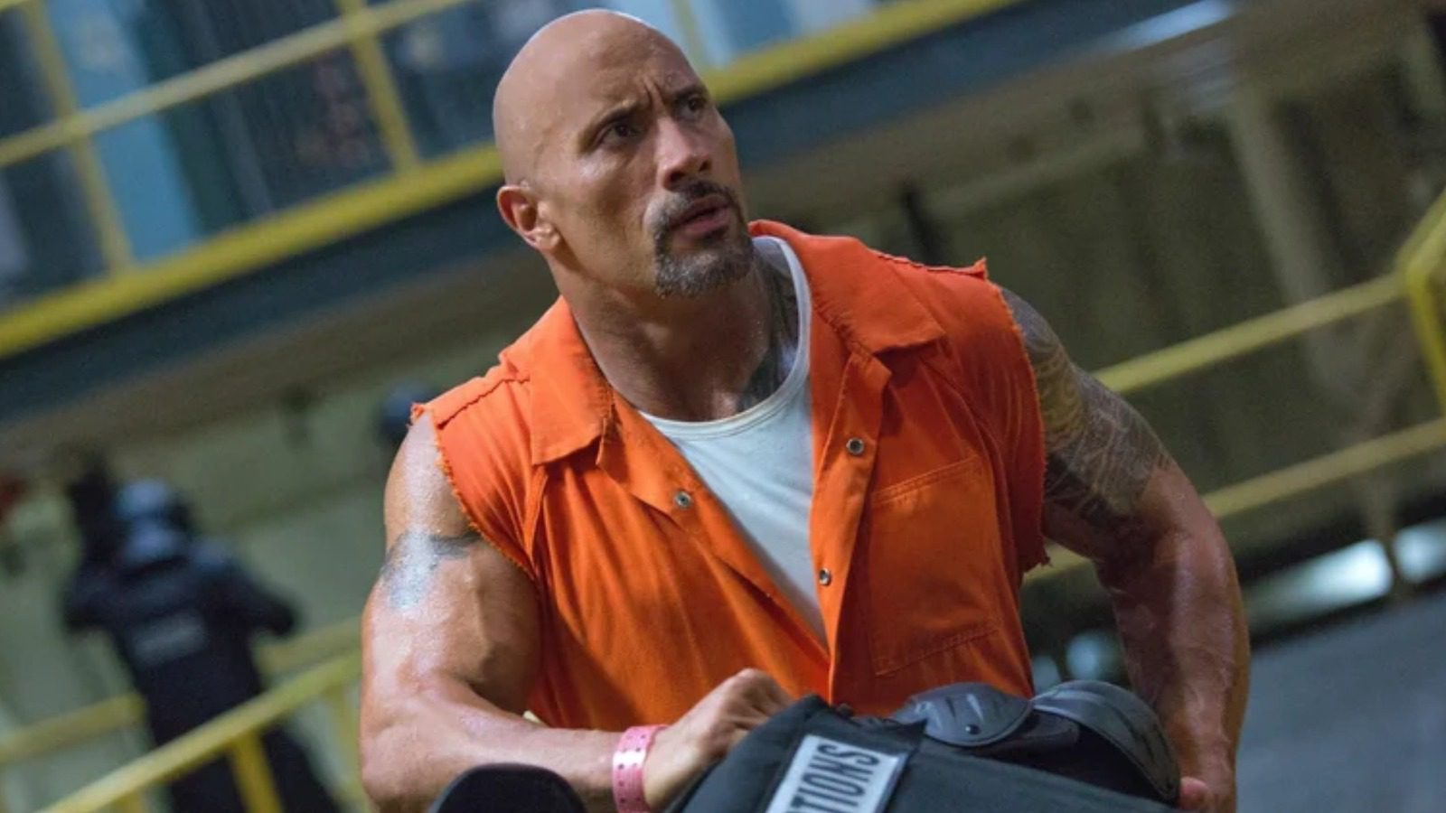 Dwayne Johnson semble méconnaissable dans le premier aperçu de Smashing Machine
