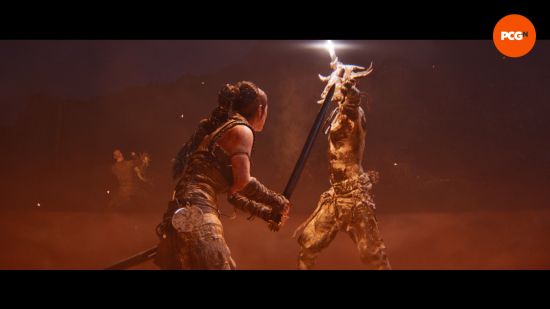 Revue Hellblade 2 : Senua combat un adversaire masqué 