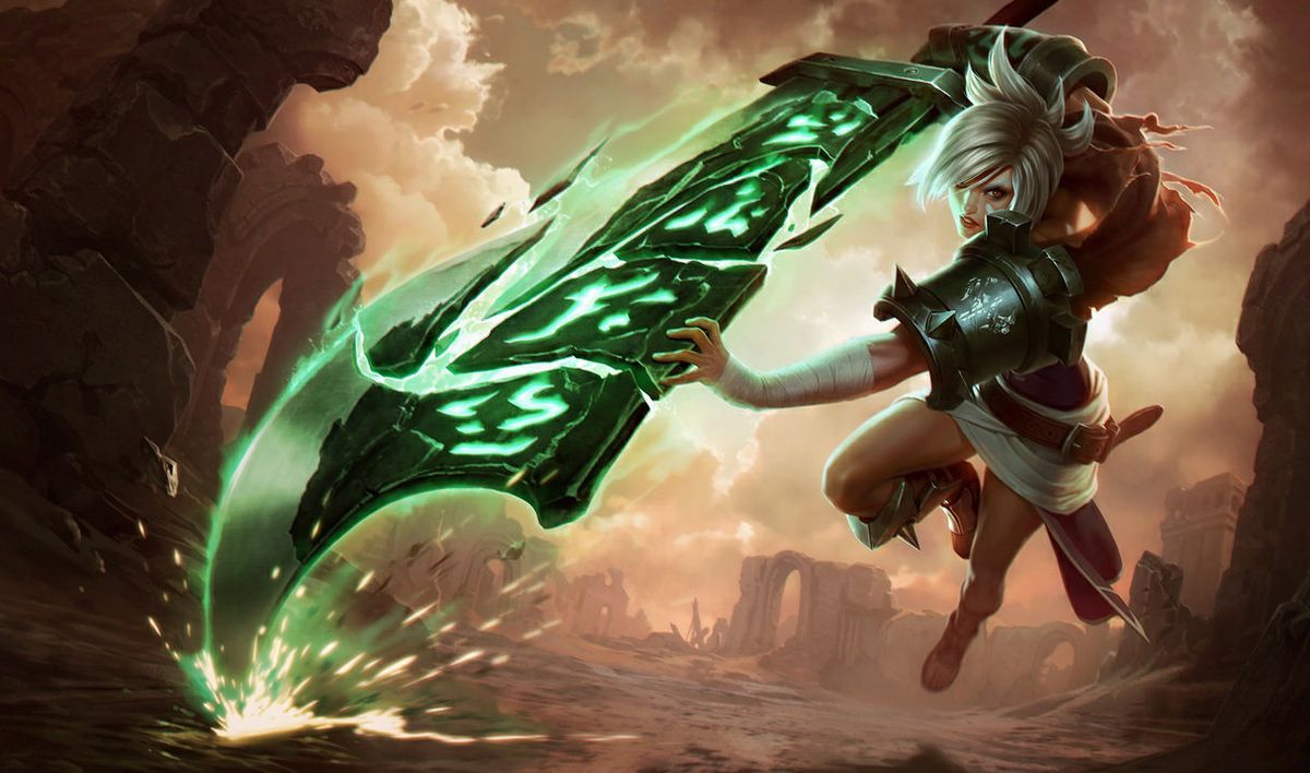 Riven et sa gigantesque épée verte se jettent en avant dans League of Legends