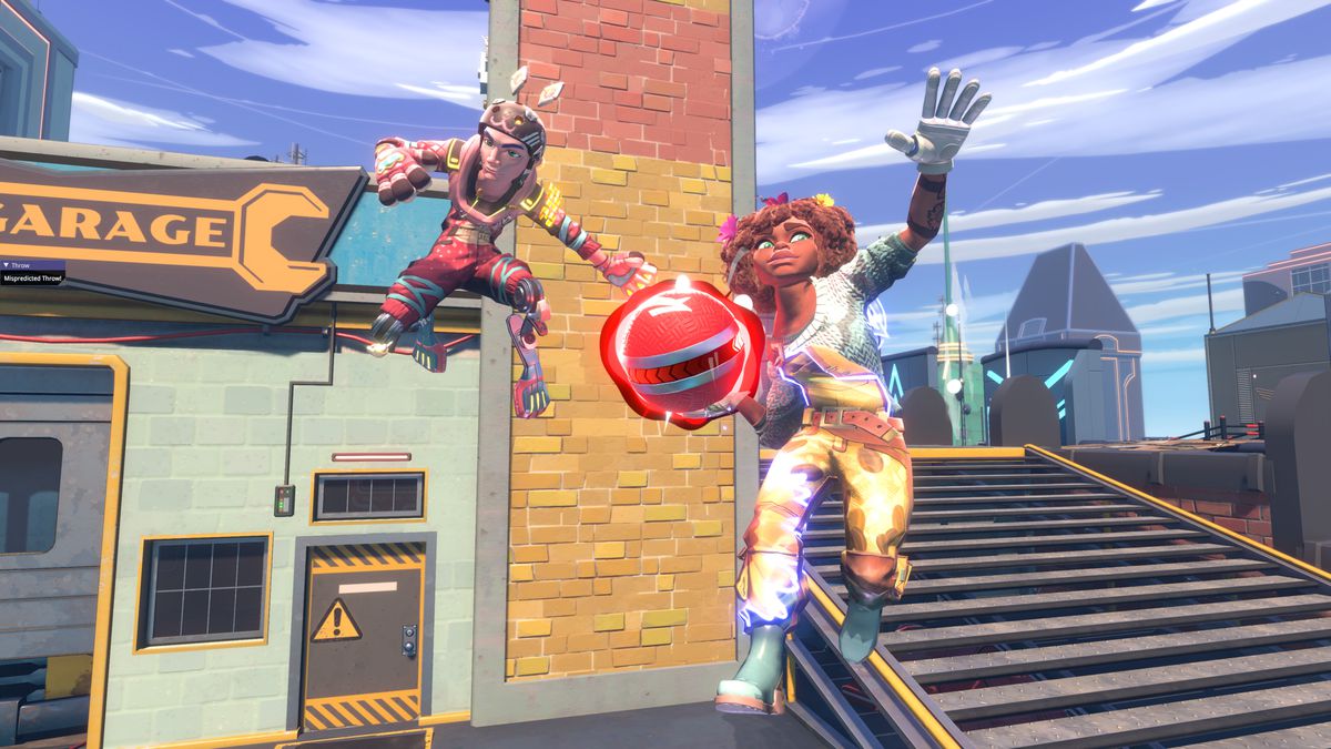 Deux personnages sautent dans les airs, l'un avec le ballon à la main, dans une capture d'écran de Knockout City