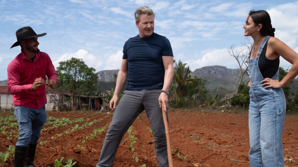 Jose, Gordon Ramsay et Mika parlent à la ferme de tabac dans l'épisode 1 de la saison 4 de « Gordon Ramsay : Uncharted »