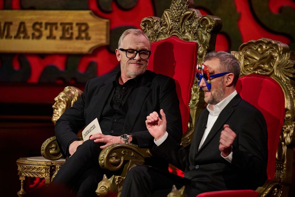 Greg Davies et Alex Horne dans la finale de la saison 17 de Taskmaster