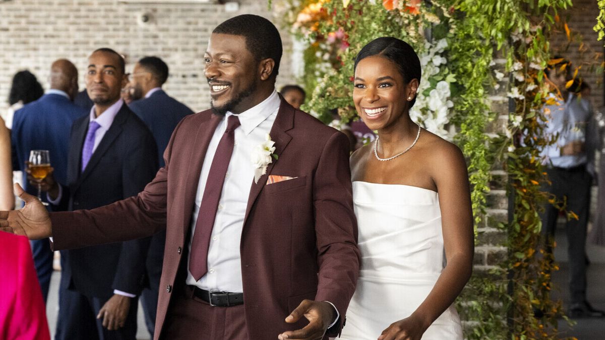 Après FBI : l'affaire finale de la saison 5 de Most Wanted, Edwin Hodge décompose la magnifique tournure du mariage de Ray
