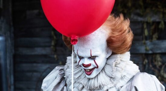 Bill Skarsgård dit que "It" Studio était "plutôt méchant" de publier la première photo de Pennywise avant le tournage, car elle a déclenché des réactions négatives des fans et "tant d'opinions haineuses". Les plus populaires doivent lire Inscrivez-vous aux newsletters variées Plus de nos marques