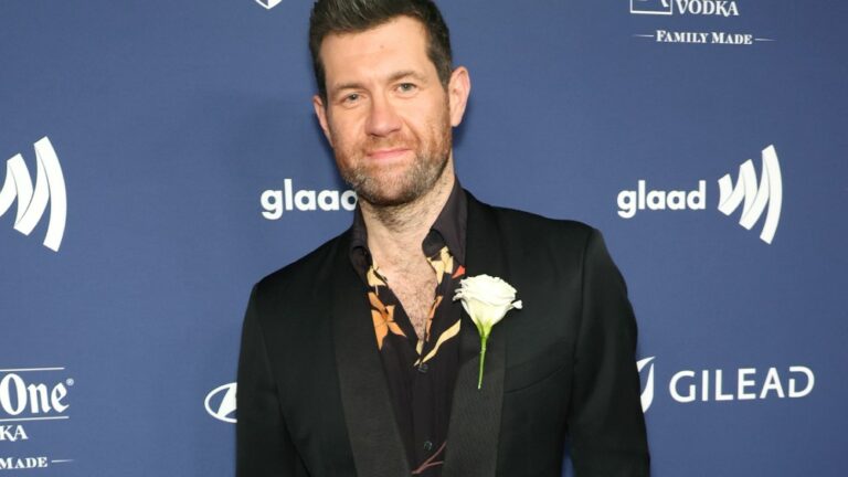 Billy Eichner taquine ses débuts en chantant au Hollywood Bowl lors de la célébration du "Roi Lion" : "J'ai l'impression d'être sur la tournée Blond Ambition de Madonna" Les plus populaires à lire absolument Abonnez-vous aux newsletters variées Plus de nos marques
	
	
