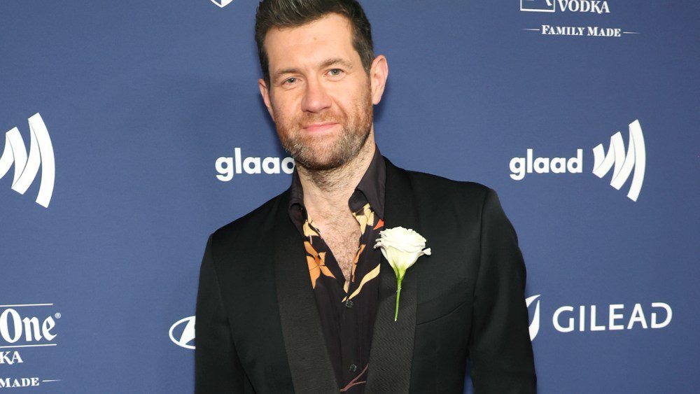 Billy Eichner taquine ses débuts en chantant au Hollywood Bowl lors de la célébration du 