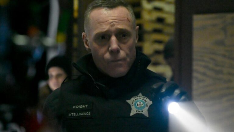 Jason Beghe as Hank Voight in Chicago P.D. Season 11x06