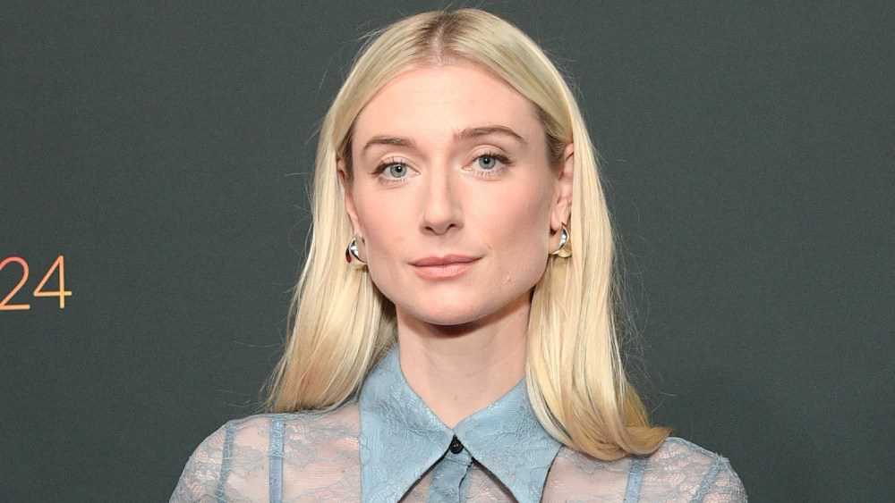  Elizabeth Debicki se souvient d'être assise entre Jude Law et Matt Damon au Met Gala : 