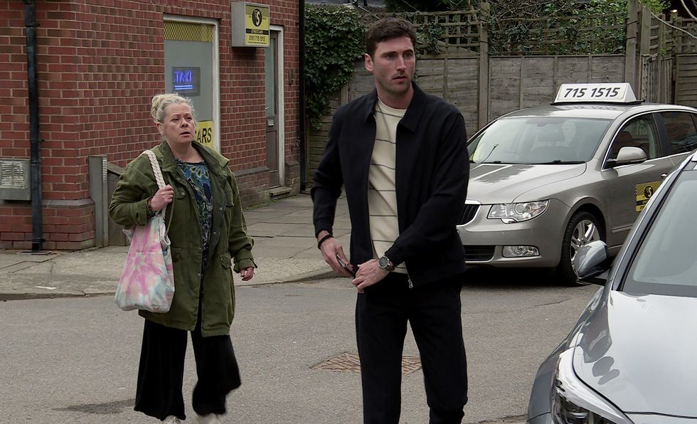 Bernie Winter et Kit Green dans Coronation Street