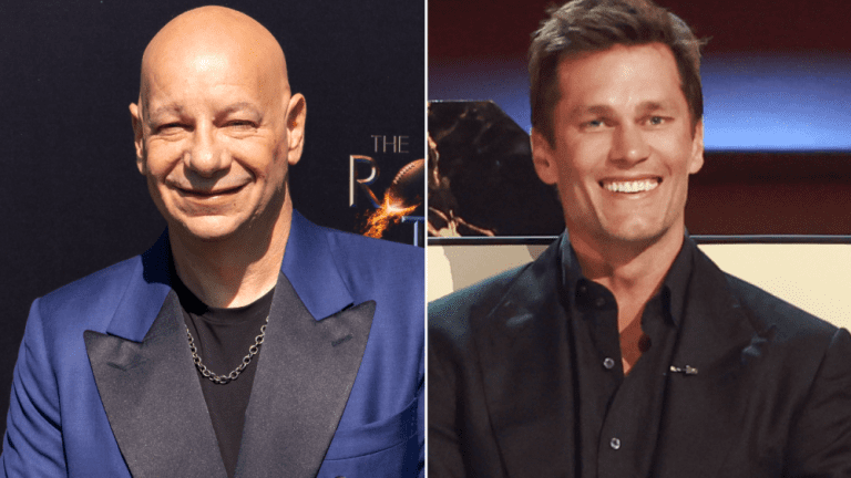  Jeff Ross nie que Tom Brady était en colère contre la blague sur le massage de Robert Kraft sur Netflix Roast ;  Brady lui a dit "Ne dis plus ça" mais "Il s'amusait" Les plus populaires doivent lire Inscrivez-vous aux newsletters variées Plus de nos marques
	
	
