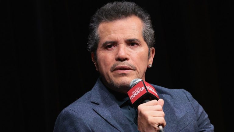  John Leguizamo a refusé "M.".  & Mme Smith » parce que Jolie et Pitt « recevaient 20 millions de dollars et qu'ils allaient me payer une échelle ».  Je me suis senti dissuadé';  Il le regrette maintenant Les plus populaires À lire absolument Inscrivez-vous aux newsletters variées Plus de nos marques
	
	
