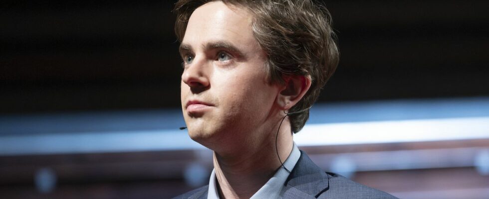 Freddie Highmore as Shaun Murphy giving a TED Talk in The Good Doctor series finale