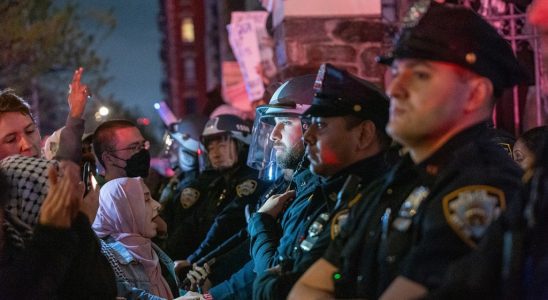 La police élimine les manifestants pro-palestiniens du Hamilton Hall de l'Université de Columbia après l'occupation