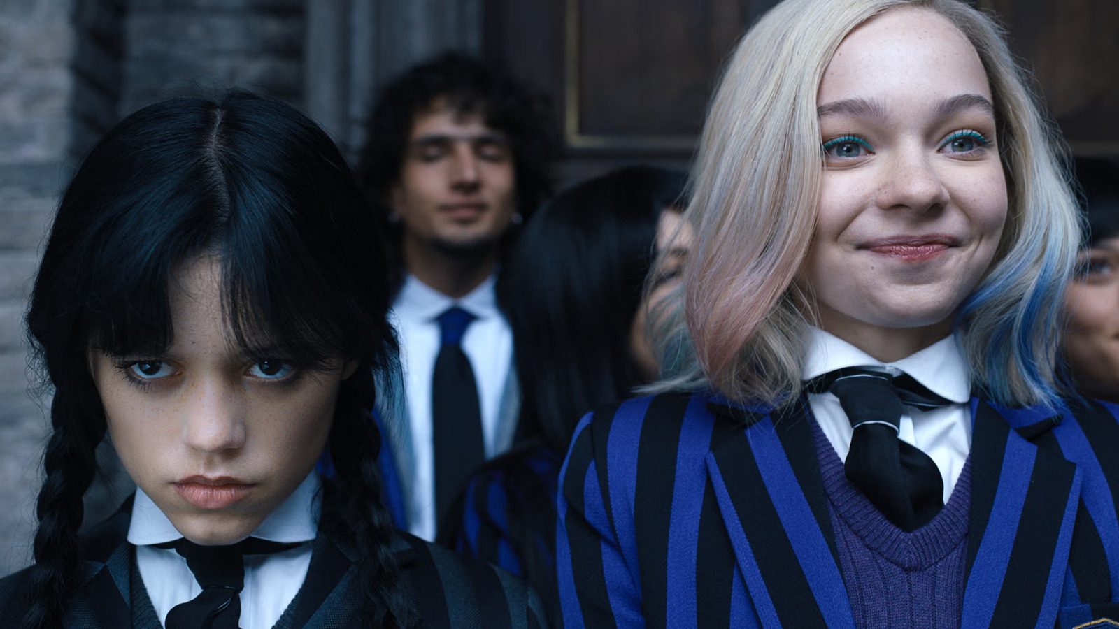 La saison 2 du mercredi de Netflix mettra en vedette un membre de la distribution du film de la famille Addams
