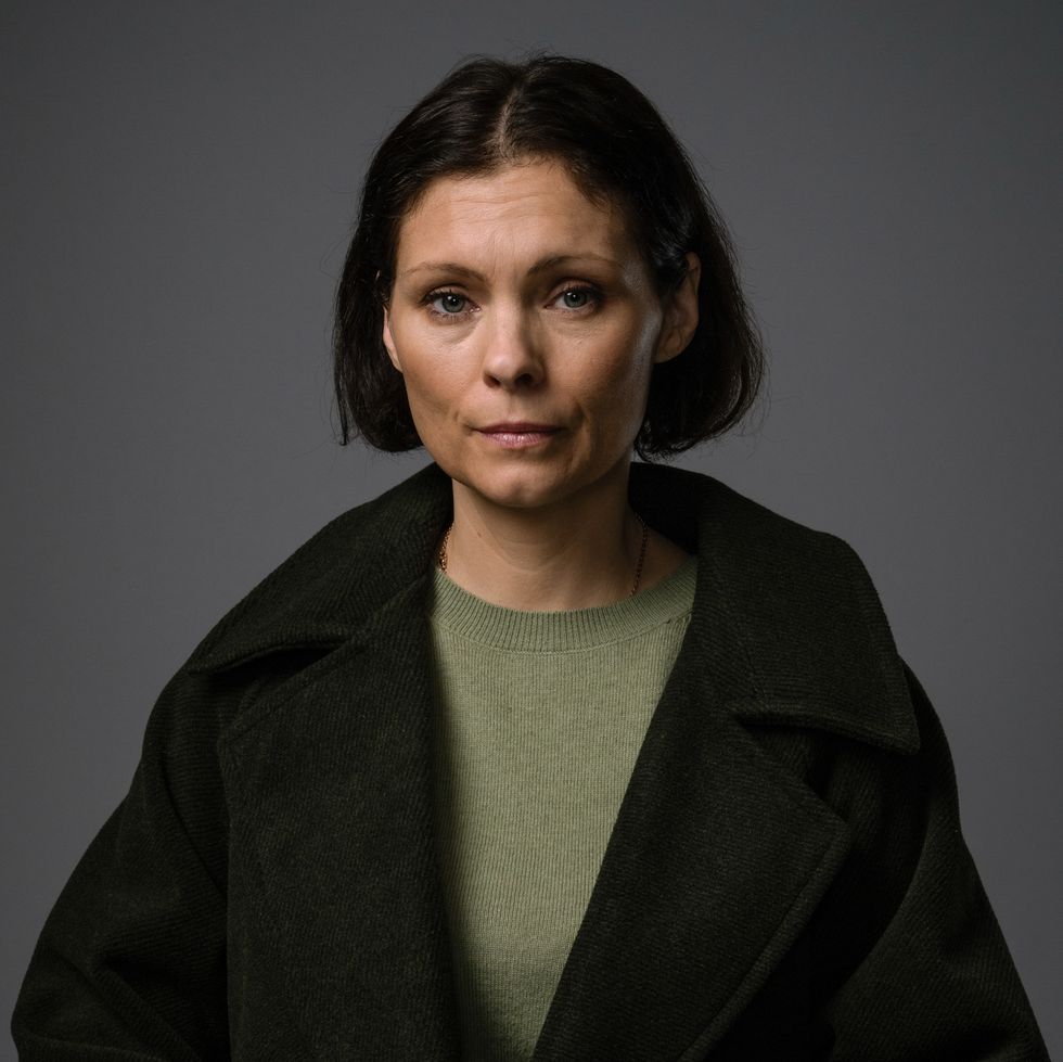 Myanna Buring en tant que Kate dans le répondeur