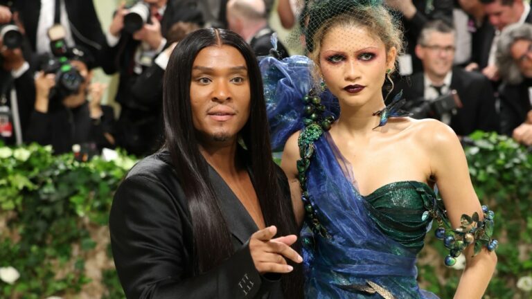 La styliste de Zendaya, Law Roach, nomme les créateurs qui ont refusé de l'habiller sur les tapis rouges, notamment Dior et Gucci : « Si vous dites non, ce sera pour toujours » Les plus populaires à lire absolument Inscrivez-vous aux newsletters variées Plus de nos marques
	
	
