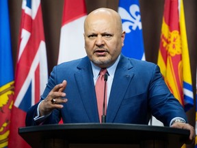 Le procureur en chef de la Cour pénale internationale, Karim Khan, prend la parole lors d'une conférence de presse lors de sa première visite officielle au Canada sur la Colline du Parlement, à Ottawa, le vendredi 5 mai 2023.