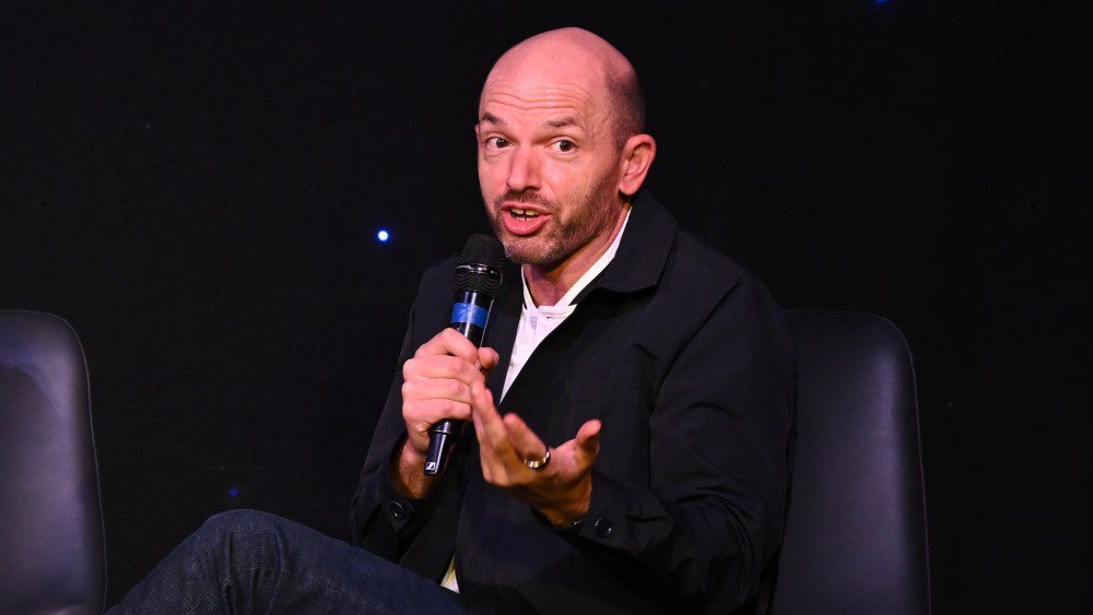  Le comédien Paul Scheer n'avait pas réalisé que son enfance avait été abusive.  Ses nouveaux mémoires examinent sa douleur avec humour : 