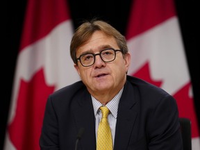 Le ministre de l'Énergie et des Ressources naturelles, Jonathan Wilkinson, prend la parole lors d'une conférence de presse au Théâtre national de la presse à Ottawa, le mardi 7 mai 2024. Wilkinson affirme que la technologie de captage du carbone n'est ni trop coûteuse ni inefficace.  Wilkinson défend les systèmes de séquestration du carbone après l'abandon d'un projet très médiatisé en Alberta en raison de son prix.