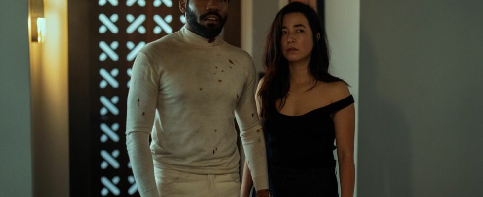 Le patron de M. et Mme Smith a répondu aux affirmations selon lesquelles Donald Glover et Maya Erskine ne reviendraient pas pour la saison 2, et j'ai des sentiments mitigés