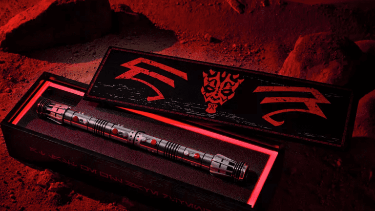 Le sabre laser en édition limitée de Dark Maul est maintenant disponible pour le Star Wars Day
