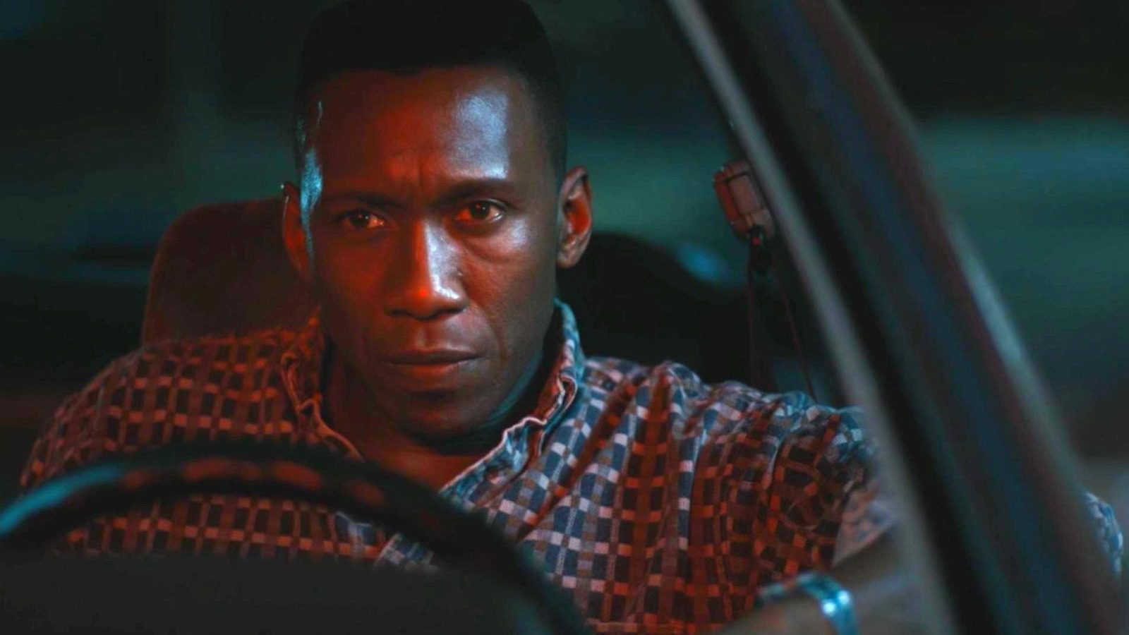 Mahershala Ali laisse les fans de Blade en suspens et rejoint le nouveau film Jurassic World
