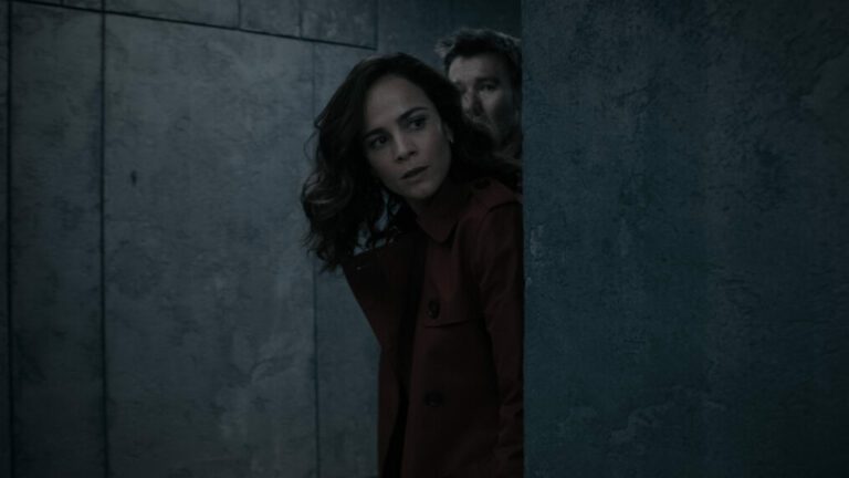 Alice Braga in Dark Matter