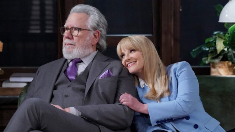 John Larroquette as Dan Fielding, Melissa Rauch as Abby Stone in 