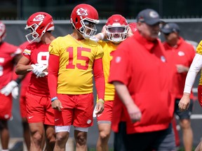 Patrick Mahomes des Chiefs de Kansas City participe aux entraînements OTA Offseason.