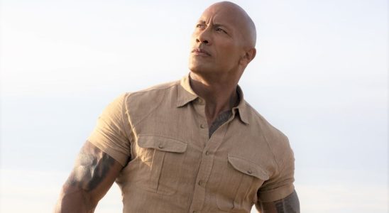 Plus de détails sur la conversation que Ryan Reynolds et Dwayne Johnson ont eue à propos de leur arrivée à l'heure ont été abandonnés.  Maintenant, l'équipe Red One a quelques réflexions sur le retard de l'acteur de 7 à 8 heures