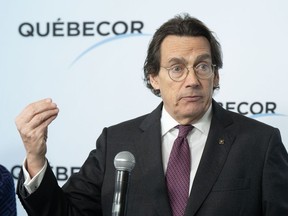 Le chef de la direction de Quebecor Inc. presse Ottawa d'intervenir dans ce qu'il appelle un "anticoncurrentiel" accord entre Loblaw Cos. Ltd. et le détaillant de services de télécommunications Glentel qui mettrait fin à la présence de Freedom Mobile dans les kiosques des supermarchés.  Le chef de la direction de Quebecor, Pierre-Karl Péladeau, s'adresse aux médias après l'assemblée annuelle de l'entreprise à Montréal, le jeudi 9 mai 2024.