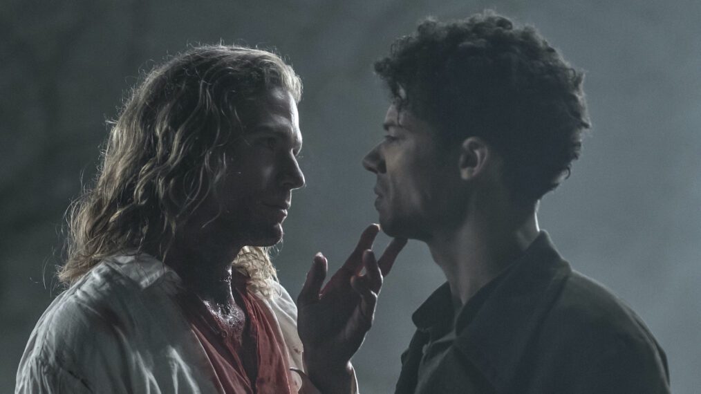 Sam Reid as Lestat de Lioncourt and Jacob Anderson as Louis de Pointe du Lac in 