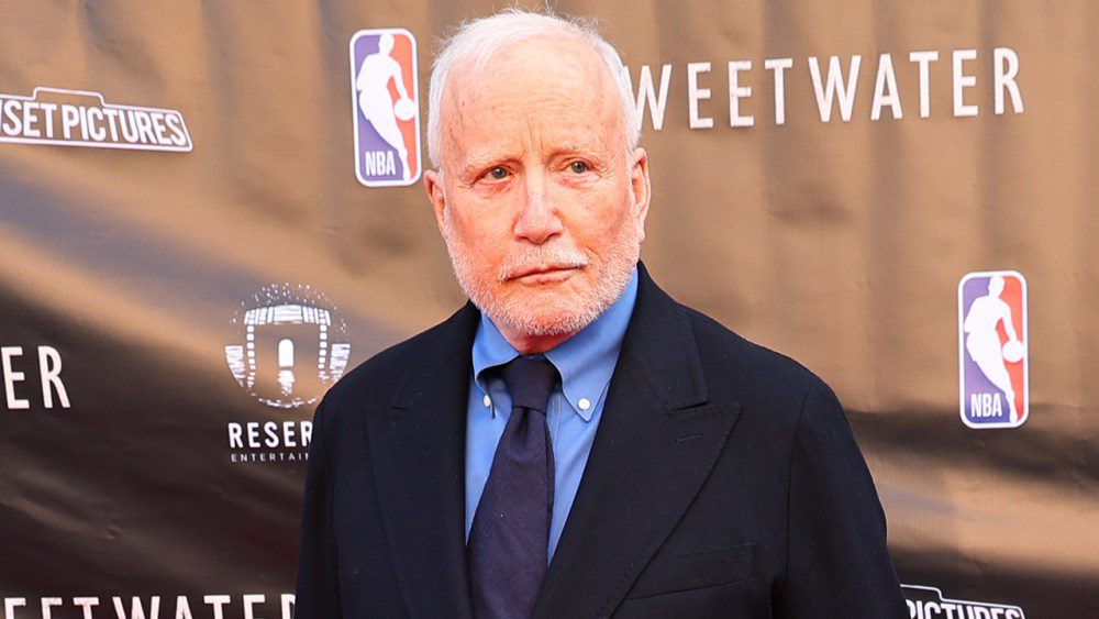 Richard Dreyfuss suscite l'indignation, le Massachusetts Theatre s'excuse pour ses remarques « offensantes et pénibles » lors de la projection de « Jaws » Les plus populaires à lire absolument Abonnez-vous aux newsletters de variétés Plus de nos marques
	
	
