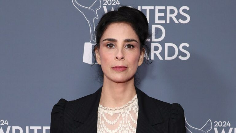 Sarah Silverman dit qu'elle a mis à la retraite son personnage "arrogant et ignorant" à cause de Trump
