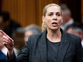 Pascale St-Onge, ministre du Patrimoine canadien, prend la parole lors de la période des questions sur la Colline du Parlement à Ottawa, le lundi 6 mai 2024. Sept experts en multimédia ont été choisis pour conseiller la ministre du Patrimoine Pascale St-Onge alors qu'elle renouvelle le rôle de la Radiodiffusion canadienne Corp.,