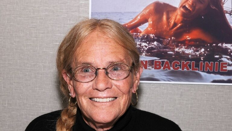 Susan Backlinie, qui a joué la première victime d'une attaque de requin dans "Jaws", décède à l'âge de 77 ans
	
	
