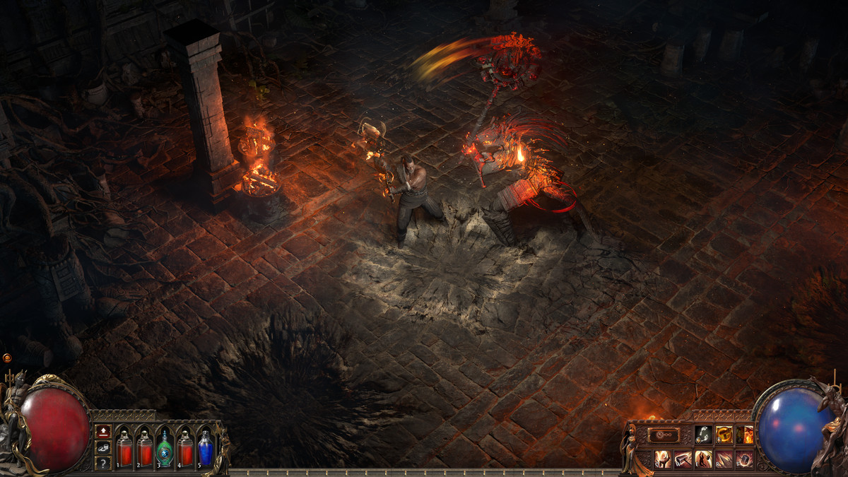 Un barbare frappe un ennemi démoniaque enflammé, tout comme l'ennemi frappe le barbare dans Path of Exile 2.